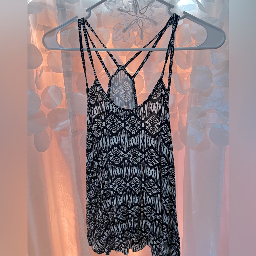 Black and white loose tank top